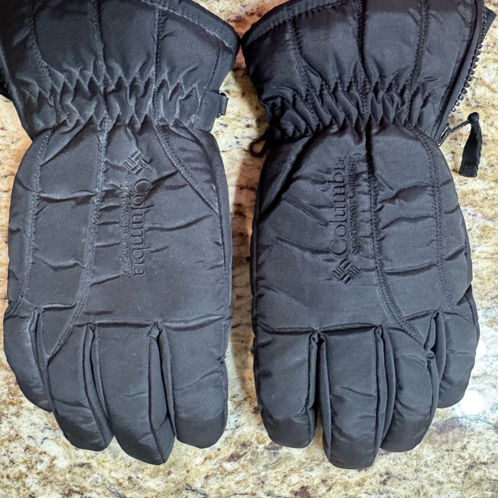 Columbia Black Winter Gloves with Leather Accents